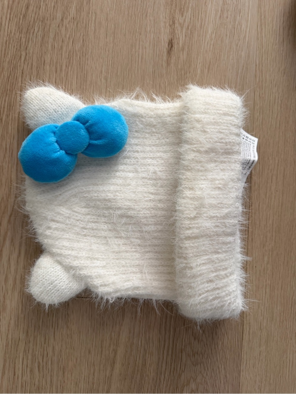 Hello kitty Fuzzy Knit Hat NEVER WORN